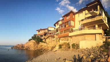 The old houses of Sozopol and something that almost felt like a private beach in the mild heat of one July evening.
#waterlust
