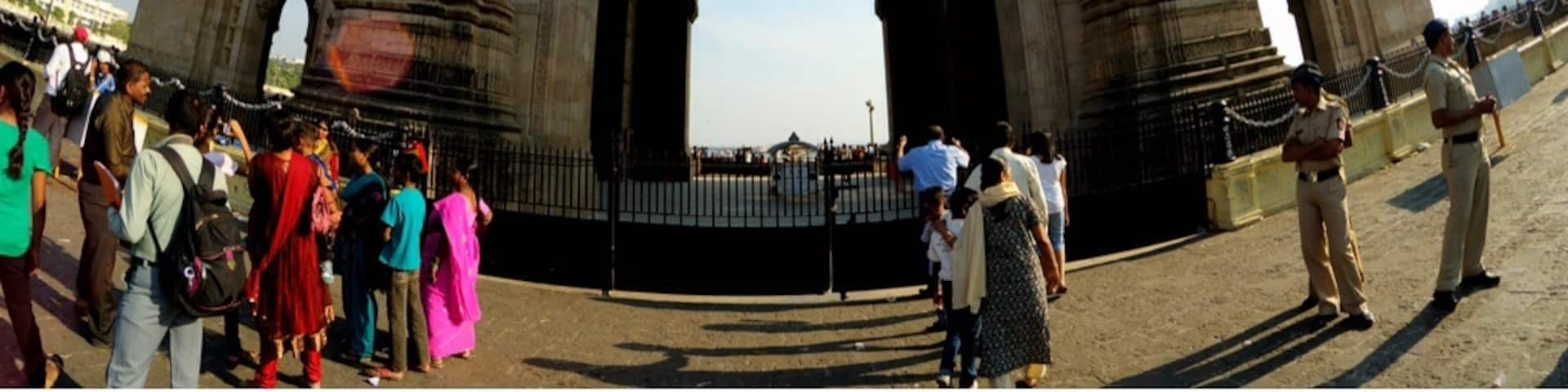 The Gateway of India in Mumbai. Built by the British Raj to commemorate the arrival of King George V and Queen Mary, construction began in 1911 and finished in 1924.
This area is flooded with tourists, both local and foreign. Thankfully, the structure is so big that it can be seen well the throngs of tourists. You'll also find lots of locals trying sell you all sorts of oddities including kids toys and massive balloons.
#architecture