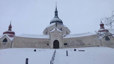 The pilgrim church of St. John of Nepomuk is situated on 'Zelená hora'  in the Moravian town of Žďár nad Sázavou. Built in the 18th century, the church was inscribed on the UNESCO World Heritage site list in 1994.

Unfortunately it's closed in mid January, and the weather didn't help much, but I'm sure it would be better during the 'tourist' season. I shall return to view it properly!

#UNESCO #architecture