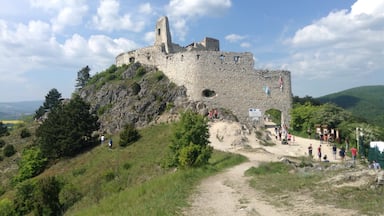 Čachtice Castle is a ruin castle overlooking the Slovakian village of Čachtice in the Small Carpathian Mountains. There are several marked hiking trails that lead here. 

Countess Elizabeth Báthory, alleged to have been the world's most prolific female serial killer, was imprisoned here until her death, in 1614.

#malekarpaty #hiking #darktourism #castle #TakeAhike