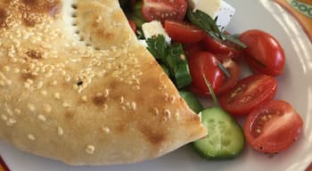 Amid funky food choices at this Russian gateway airport is this Uzbek food oasis with home made bread, soups, fresh salads and other enticing options. #GoodEats