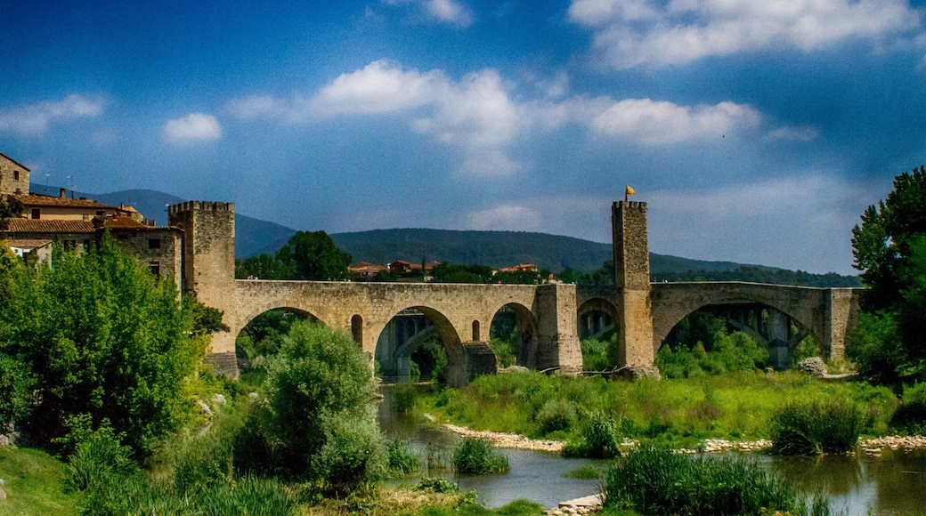 Puente de Besalú, Besalu, Catalonië, Spanje