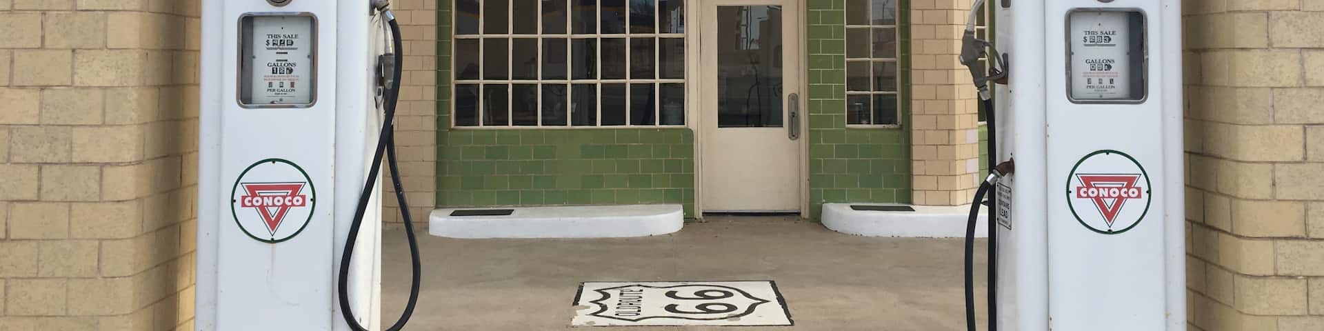 Art Deco Conoco gas station at Shamrock, Texas was the inspiration for Ramone’s Garage in the animated Cars movie franchise... great historic spot to explore on Route 66
#ontheroad