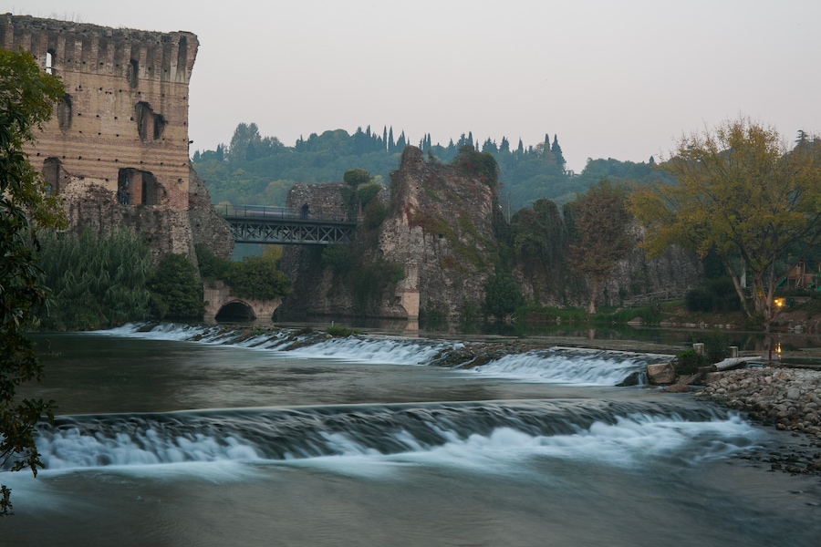 Made the trip to Borghetto from Sirmione just to take this photo, just making in on time at sunset.
ISO 100 - 57mm - f/20 - 2.5sec