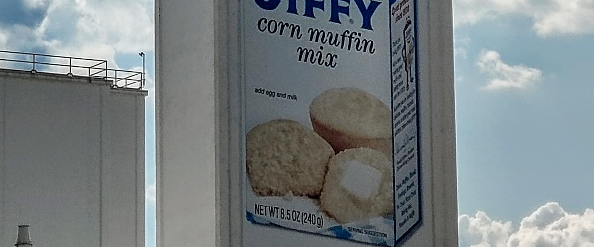 I have fond memories of Jiffy corn bread made in a round pan and served in pie wedges with a pat of butter.
Sometimes, the Jiffy Mix offerings would be switched up with some blueberry muffins.