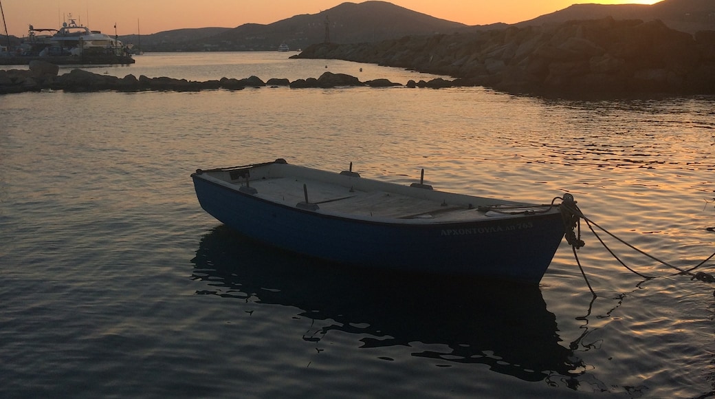 Naousai kikötő, Párosz, Dél-Égei-szigetek, Görögország