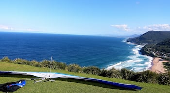 Stanwell Park Beach is one of the popular spots for hang gliding and paragliding in Sydney. If you want to experience jumping off the cliff without getting hurt, this is your chance!
#LifeAtExpedia #beach