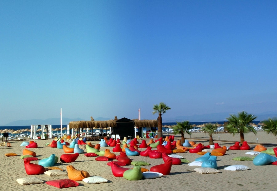 Sarımsaklı is a town in the Ayvalık District of Balıkesir Province in the Marmara Region of Turkey. The town's name means "land of garlic" in reference to the region's considerable production of the Alliaceae plant.
#blue