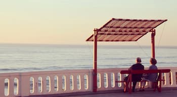 Santa Cruz is a beautiful Beach spot. You can find several red benches with red sunshades along the coast, that invite you to take a seat and enjoy the seaview.