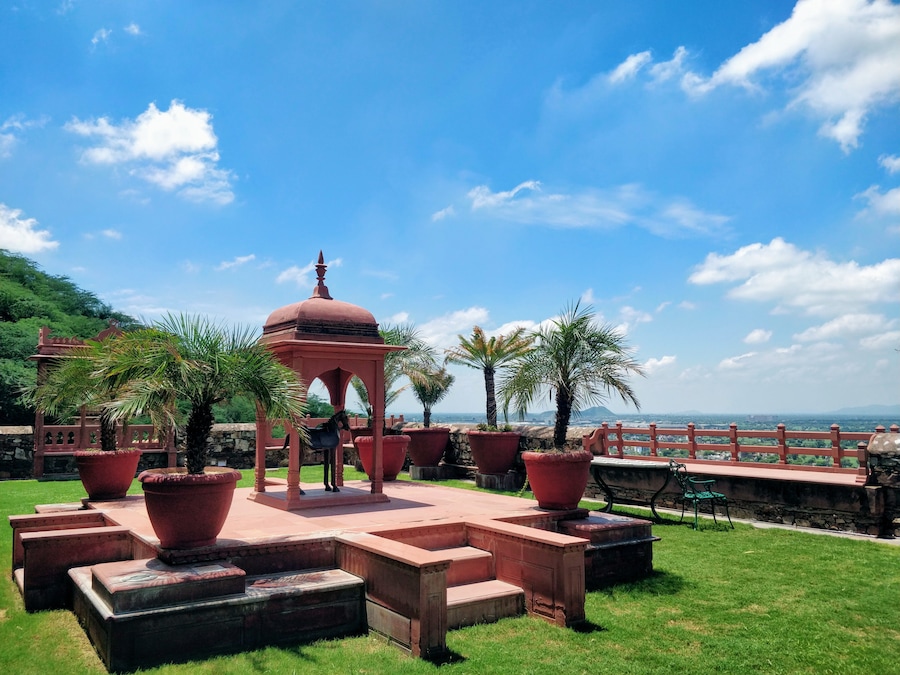 Located on the hill and known for its beautiful construction, this fort palace has been converted into a hotel. You get a nice view of the whole city from this terrace garden. #Trovember #architechture #palace #fort #neemrana #incredibleindia