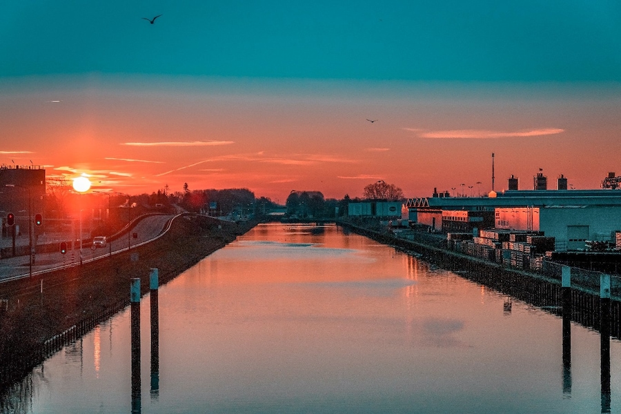I woke up real early to catch this sunrise at the canal of Veghel.
#veghel
#netherlands
#sunrise