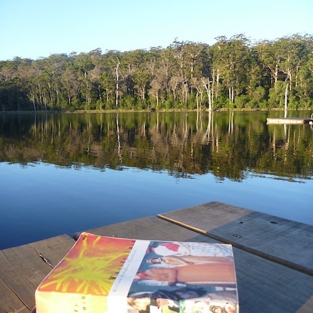 Karrivalleyresort in WA is a little lakeside bush escape! I read my book and basked in the sunshine on the deck like a lizard ;). It has a relaxed restaurant that overlooks the lake and has a decidely 'Camp USA' feel about the grounds with swimming platforms, water activities and hikes around the area. #howstheserenity