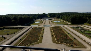 The mall in the back of the Chateau. There was an nominal admission fee to go to the top level, but it's a very nice view.