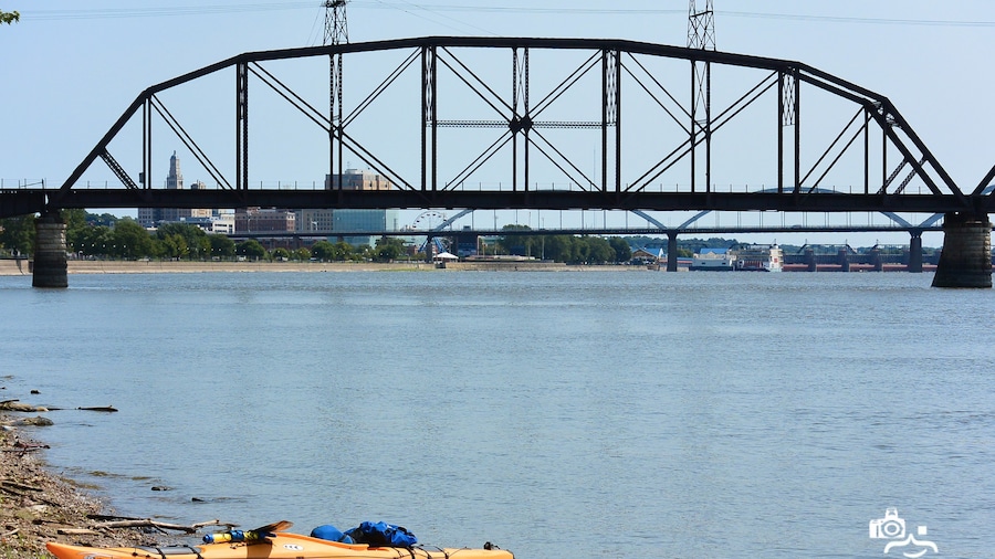 Just off of Credit Island paddling up-stream, the Mississippi River offers an urban/suburban experience on the water. Other than water sports, this area has a very nice bike/walk path that follows the river right into Davenport.