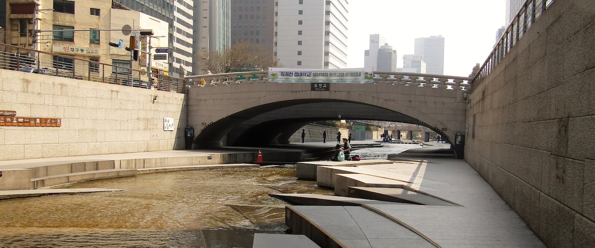 Loved walking down along the stream...so cool and quiet compared to the city streets just feet above.