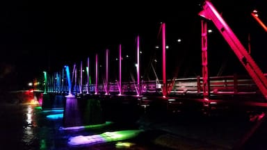 The bridge lights up every night.  A beautiful park to relax and explore.
#bridge #lights #likealocal 