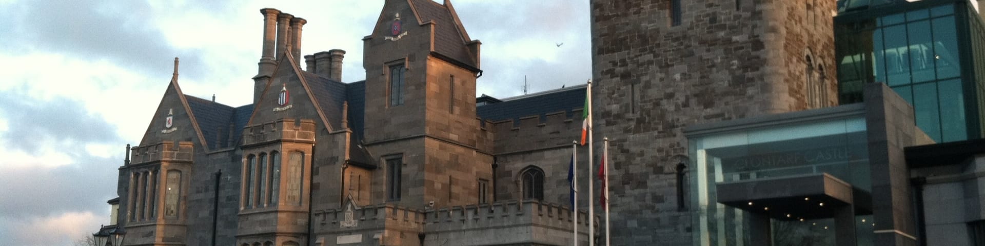 Clontarf Castle near Dublin is a nice and accommodating place for visitors to stay. We walked around the corner to a convenience store with our american accent and they said, you must be staying at Clontarf 😉