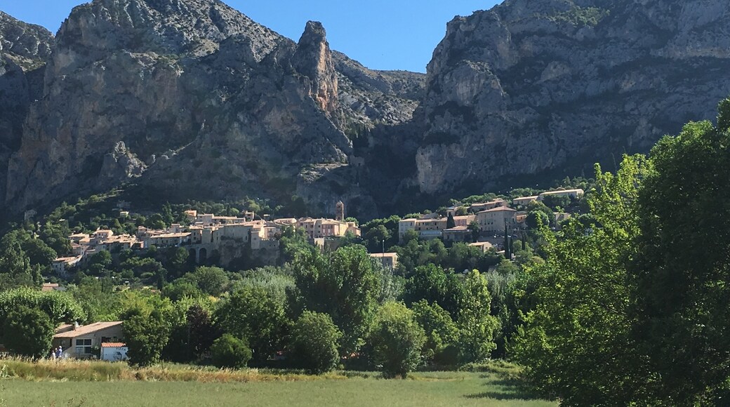 Vieille ville de Moustiers-Sainte-Marie, Moustiers-Sainte-Marie, Alpes-de-Haute-Provence (département), France