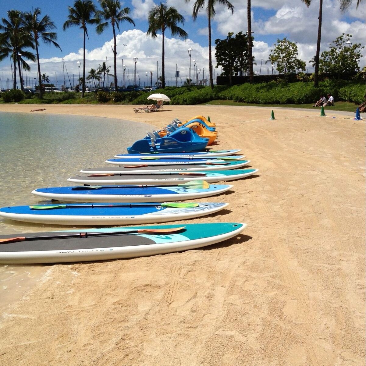Waikiki Beach Walk, Honolulu, Hawaï, États-Unis d’Amérique