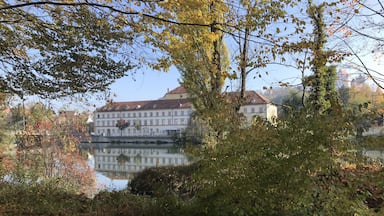 View to the castle and Bernlochner Palais
