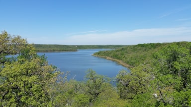 This is an overview of lake mineral wells near the rock climbing area.
