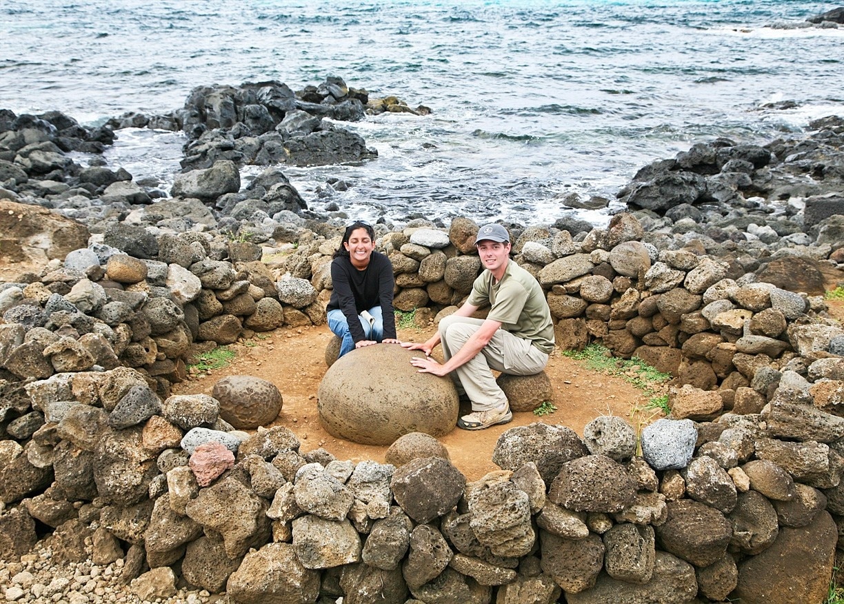 Here we are in the "Navel of the World", and no sign of lint :)  This was a sacred place for the Rapa Nui, who believed that their founding figure, Hotu Matura, first arrived at a nearby beach with this stone in tow. It has strange magnetic properties, and it's smooth surface and large size help it stand out among the porous volcanic rocks. Scientific testing, however, has proven that the rock is of local origin.