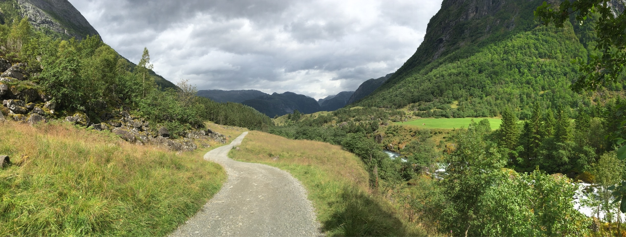Valley seen during a hike from Bondhus/sunndal to Bondhusdalen lake at the bottom of the glacier #takeahike