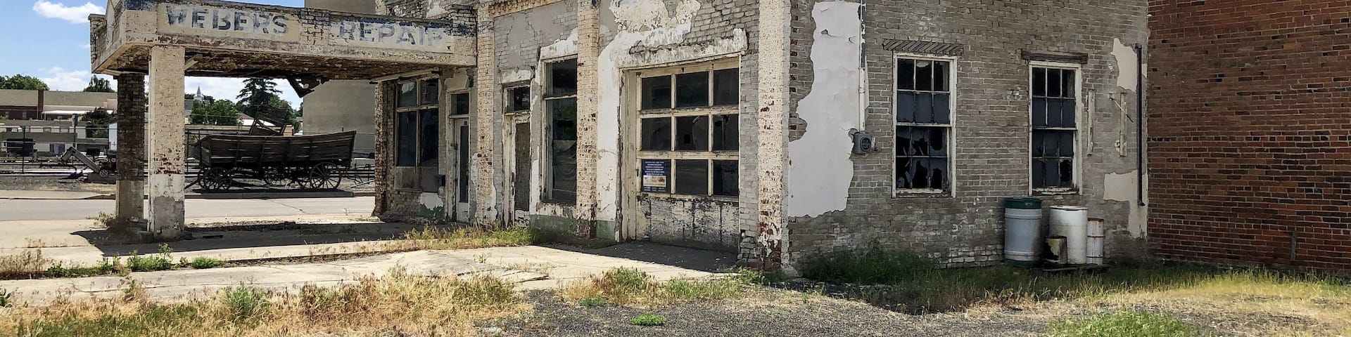 Weber’s Repair, an abandoned gas station. (June 2019)