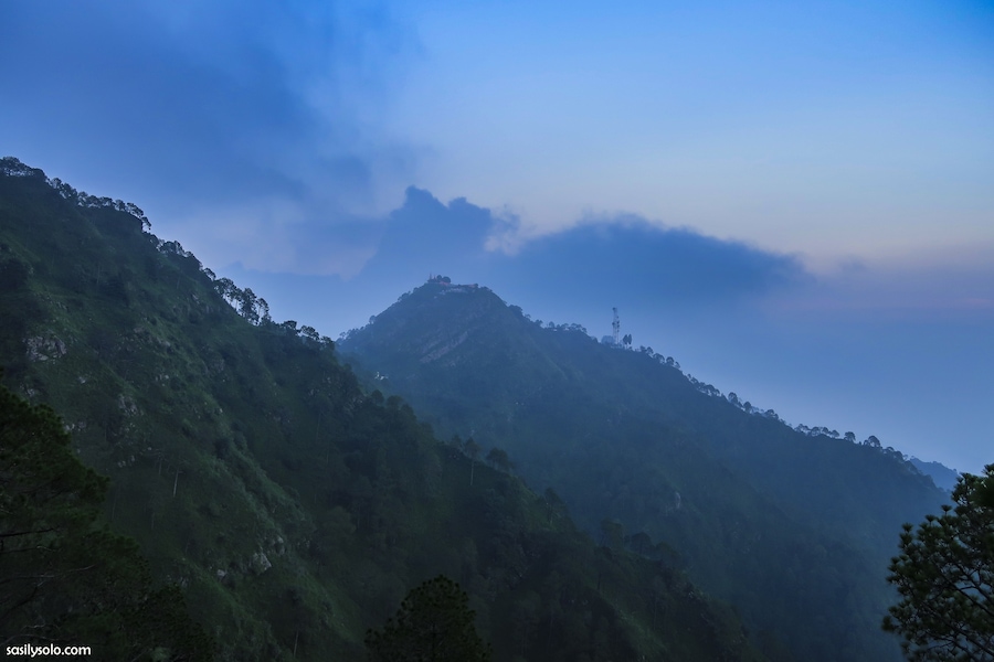 The obsession with mountains is nowhere near the end…..
#mountains #skyline #evenings #clouds #Nature #travel #sassilysolo #travellingwithfriends #canonshots
