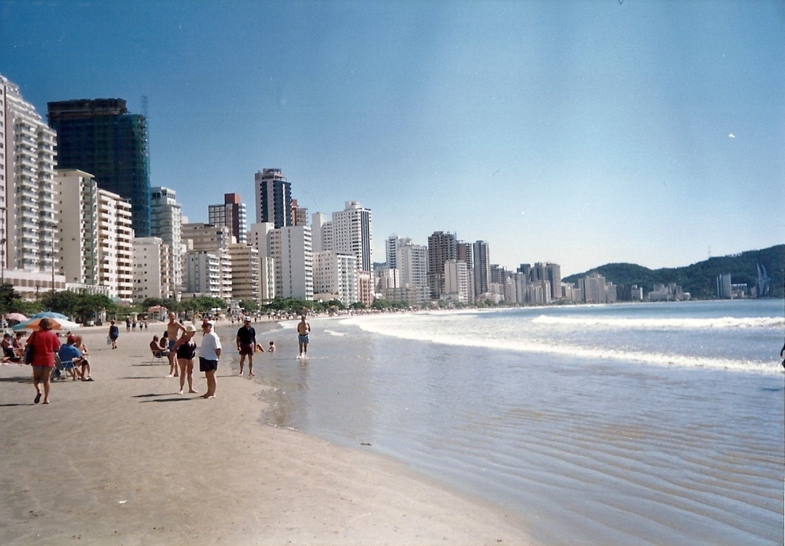 Praia dos Ingleses es una playa situada en el barrio Ingleses, en el norte de la isla de Santa Catarina, en el municipio de Florianópolis, capital del Estado de Santa Catarina, Brasil.
