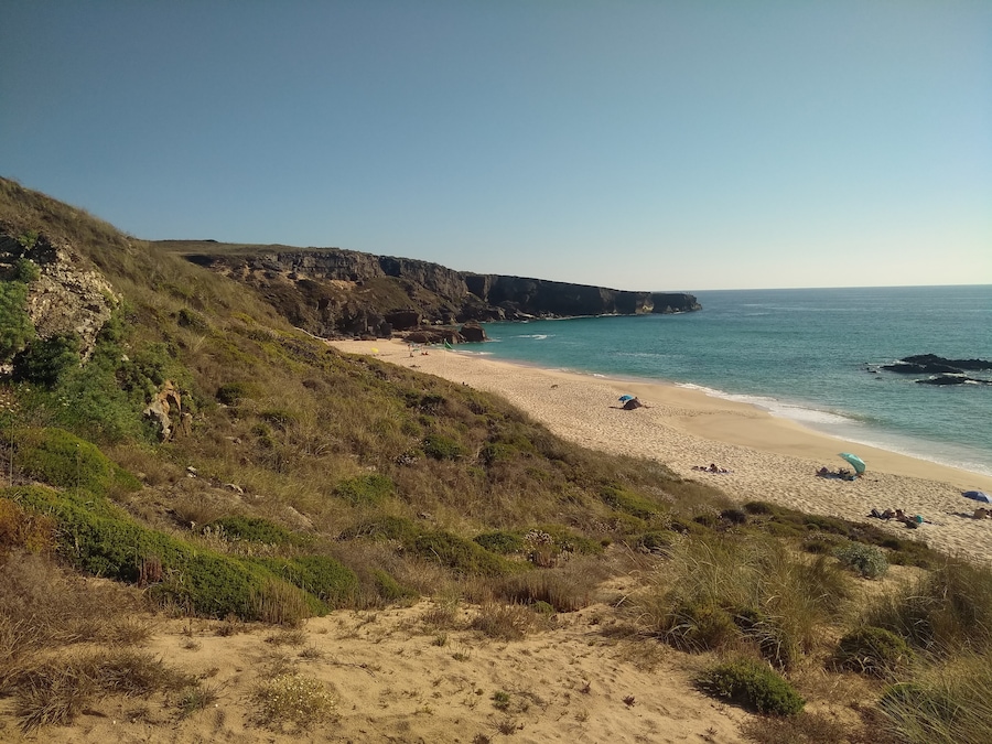 Praia típica da costa alentejana. Muito próxima do parque de campismo Orbitur Vila Nova de Milfontes