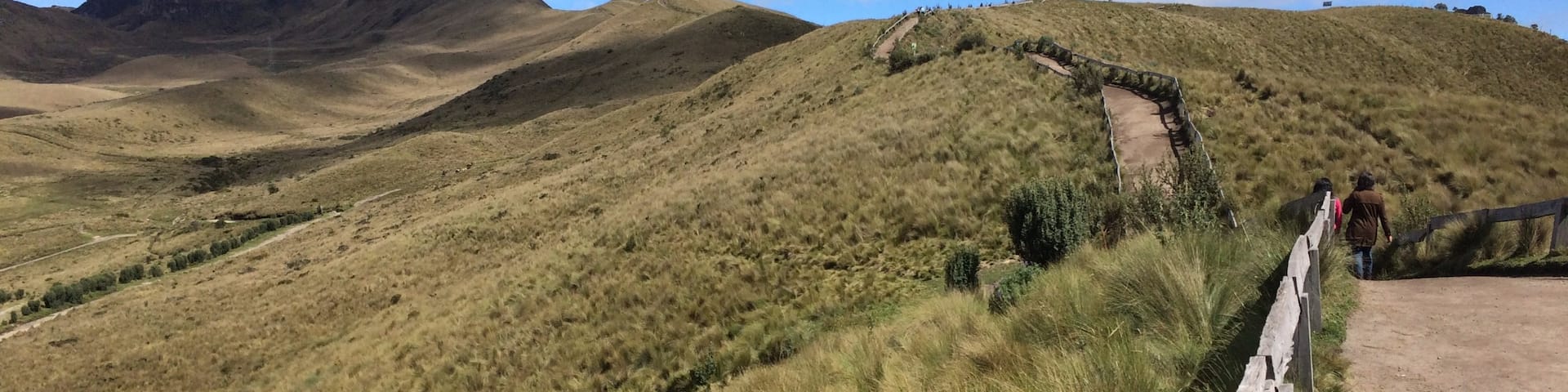 On the way from 4100 to 4700m, the top of Rucu Pichincha. The house mountain of Quito serves well as acclimatization hike for Mt. Cotopaxi! #hiking