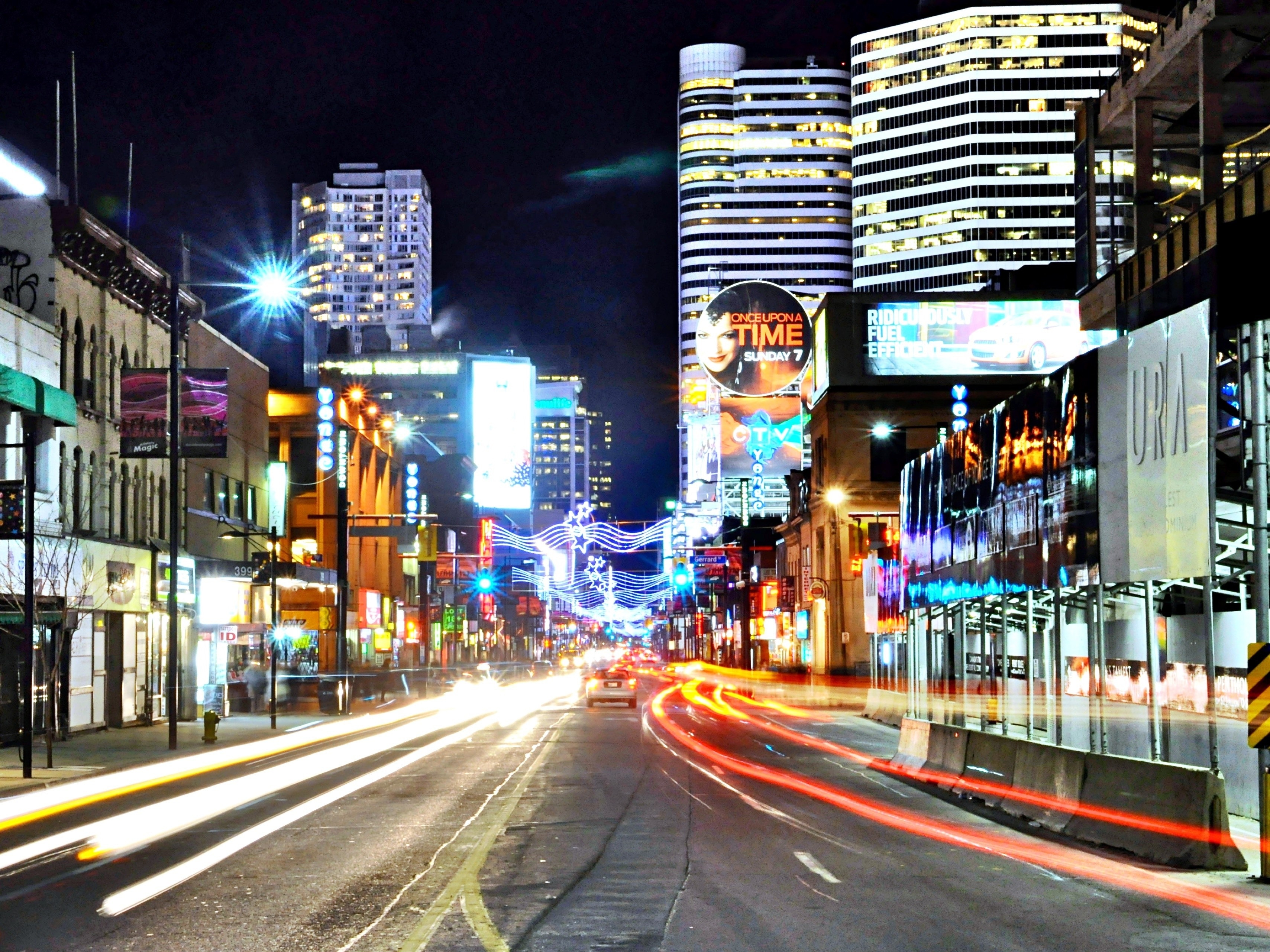 hotels on yonge street toronto