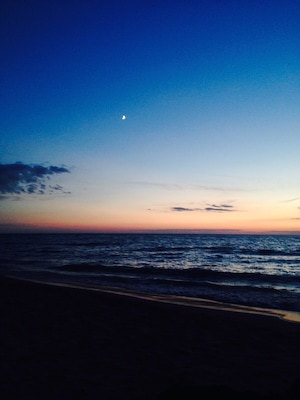 Watching the sun go down by a campfire on the shores of Lake Huron. Canadian adventuring memories
#canada
#northAmerica
#lakeHuron