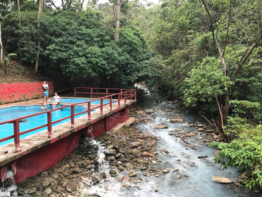 Taking a bath at the pools overlooking the surreal whiteish blue colors of the river’s sulfurous water, among the lush tropical sceneries of Tapijulapa, Tabasco #river #lifeatexpedia #mexico #tabasco #green #red