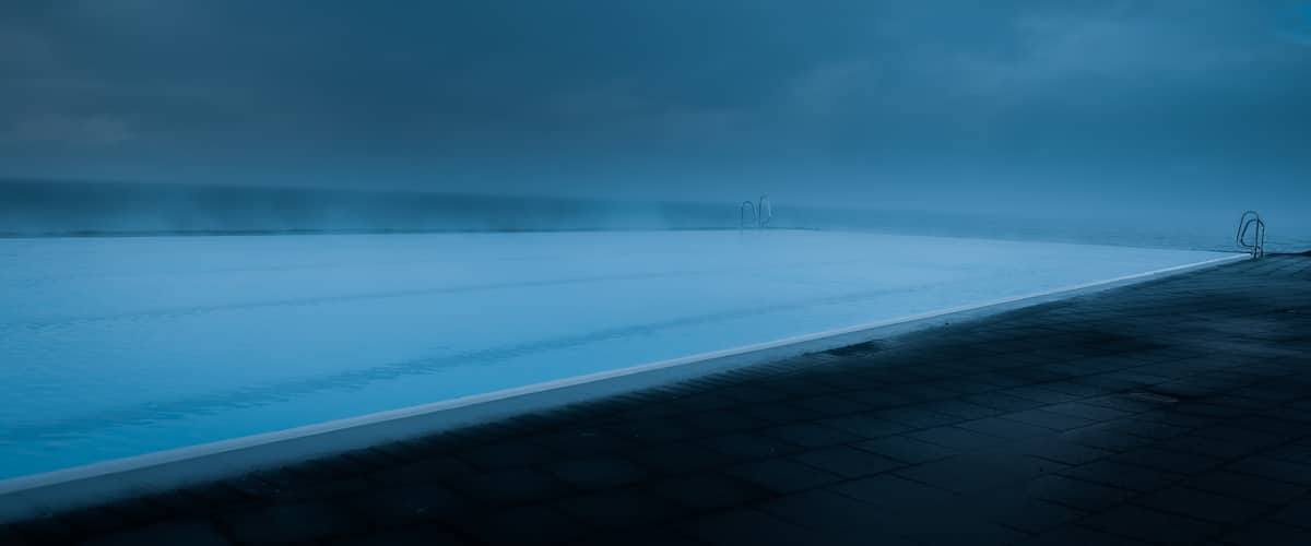The Hofsos public swimming pool is located just next to the ocean. It's quiet and not too crowded ... and gives almost an infinity pool impression. Highly recommended #LikeALocal #bvsblue
