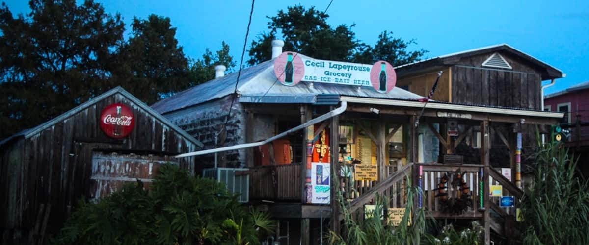 I loved this cute little store.  Just a little piece of America still hanging out there.  Found it between Chauvin and Cocodrie, just behind the ice machine.