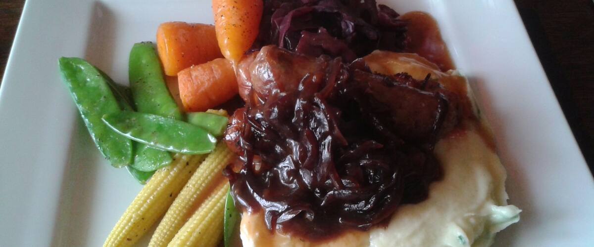 #FoodieFinds  , very nice holiday park with attached restaurant serving local food.