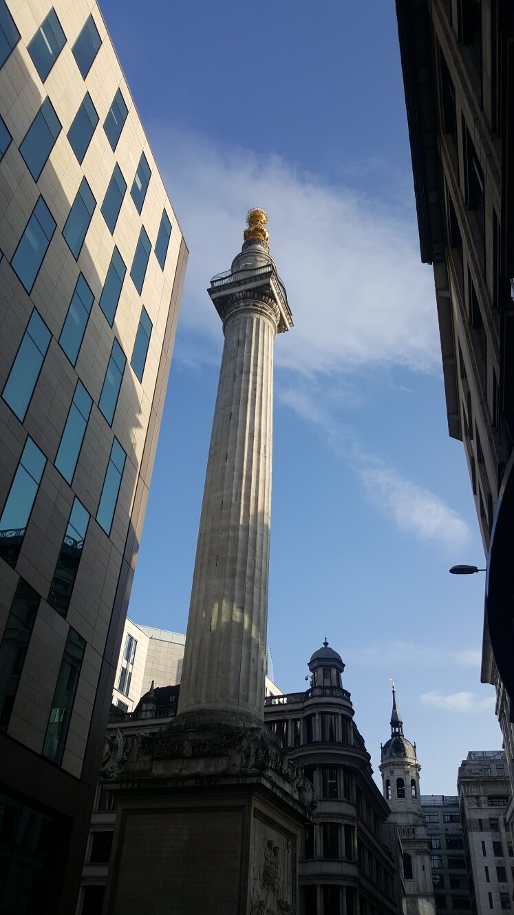 ロンドン大火記念塔 ロンドン旅行 エクスペディア