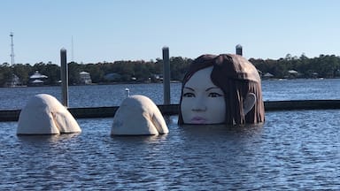 Created in 2012 by sculptor Mark Cline for billionaire George Barber, the ‘Lady in the Lake’ is modeled after country singer Sara Evans and actress Catherine Zeta-Jones. She floats in the waters of the marina and is accessible to anyone who wishes to visit. If she was standing on land she would be 108 feet tall!