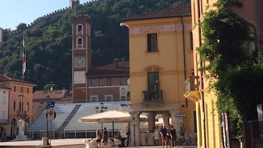 If you are traveling to Venice try to visit this hidden gem in Marostica an hour away from the Marco Polo airport. It is a "mini" St. Mark's square with cafe's on the sides which you can sit back and relax!
#troveon #travel #exploretheworld
