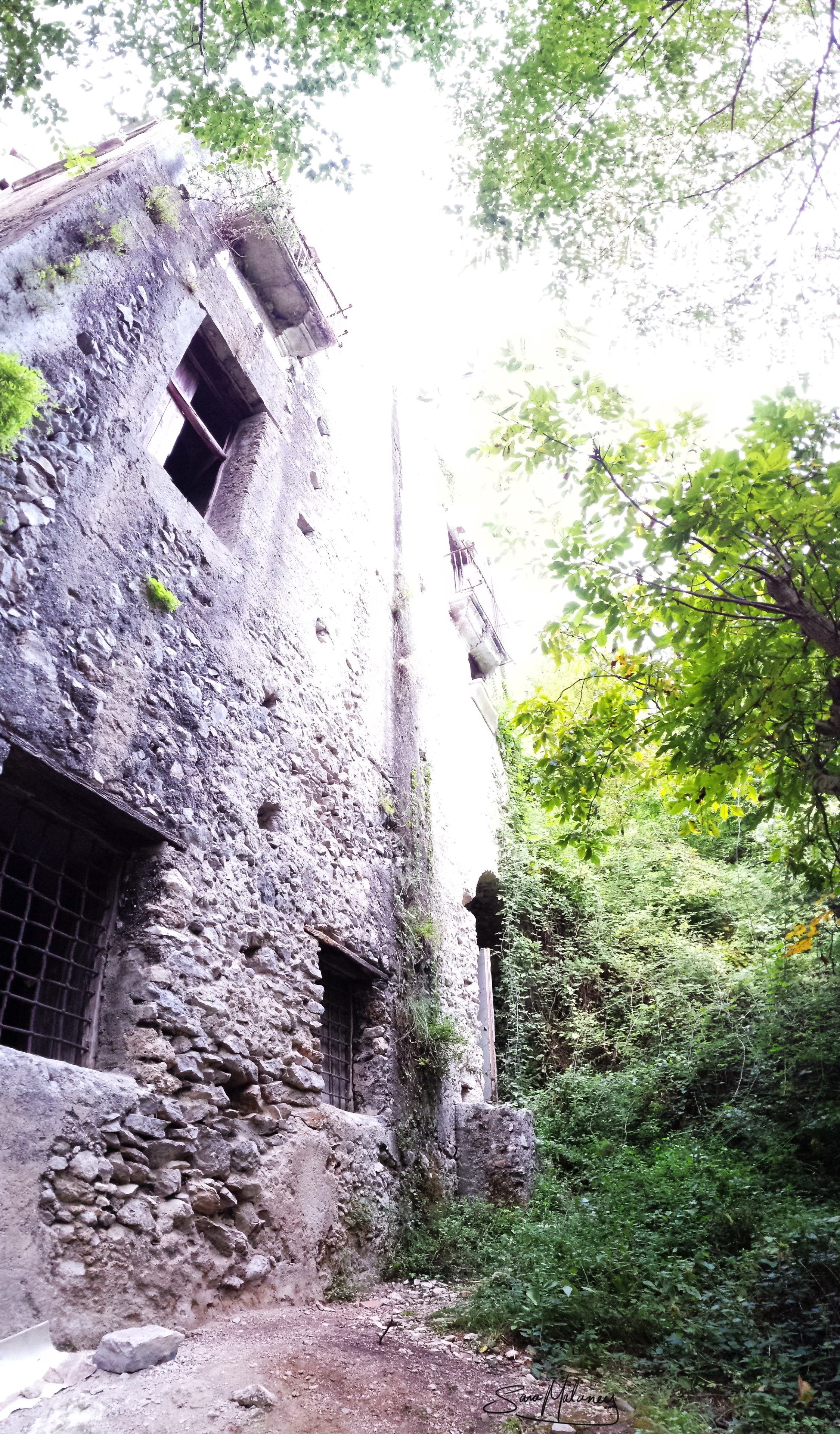 Discovering and exploring the abandoned paper mills while hiking through the hills of the Amalfi Coast.
#adventure #adventureawaits #explore #travel #italy #amalficoast #discover #history #papermills 
#hiking 
#lemons 
#mountains
#waterfall