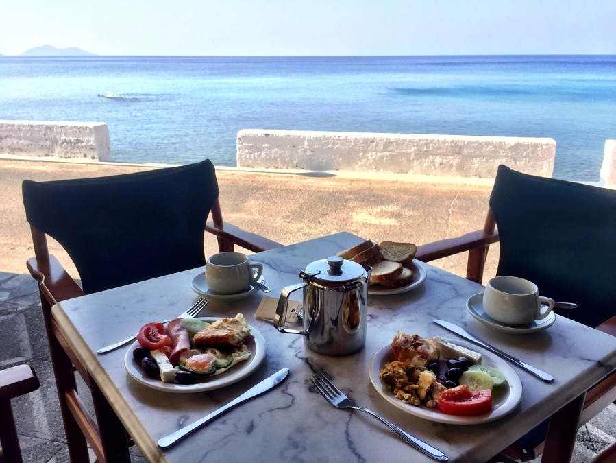 Delicious breakfast near the beach🇬🇷😍⛵️⚓️