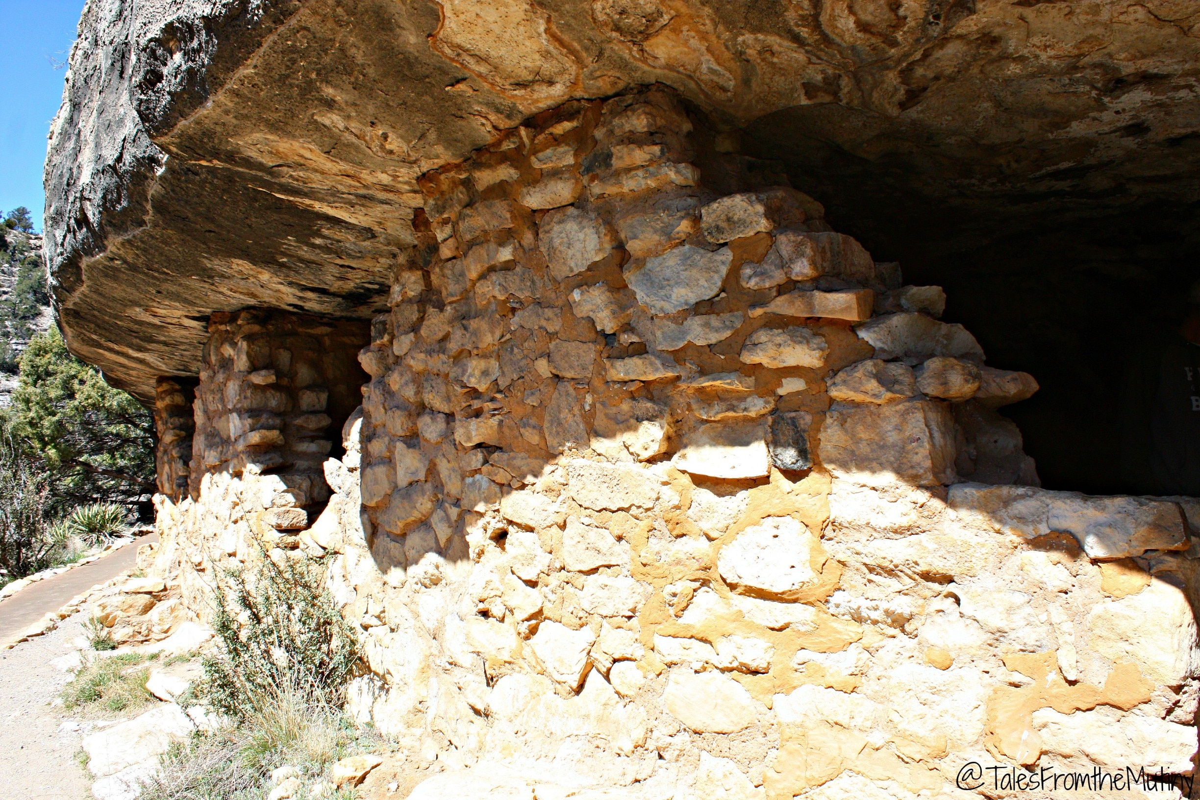 Another little known monument in the #NationalPark system is Walnut Canyon...ancient cliff dwellings near Flagstaff, AZ. 