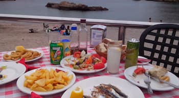 This day at this beach at this restaurant is one of my favorite memories of my year living in Murcia, Spain. If you're ever in Cartagena, Spain, do yourself a favor and go here!
#FoodieFinds
#Murcia