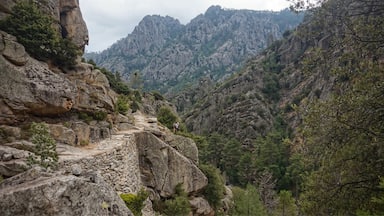 Can you spot my hubby on this awesome walk in Corsica ?