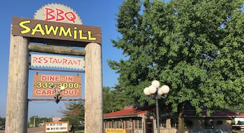 Had a nice stay and wonderful dinner at the Sawmill BBQ.