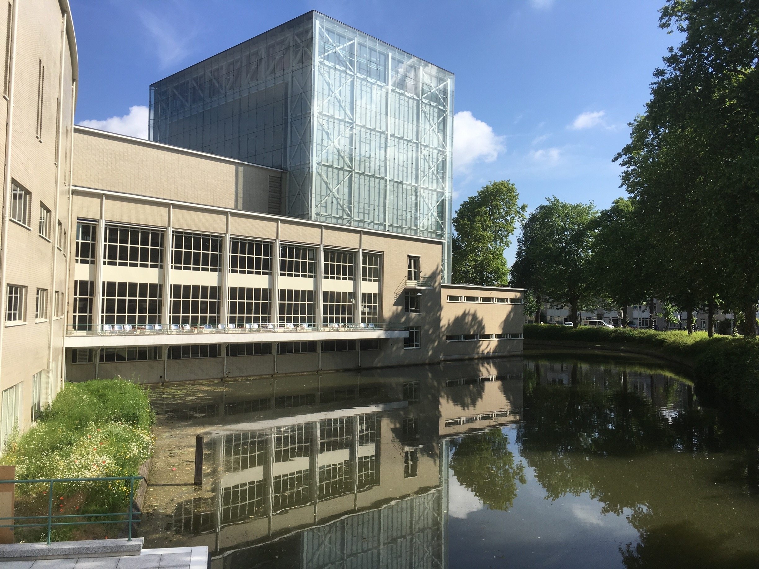 Once you admire the architecture of this theater from a nearby bridge, it suddenly is so obvious that the pond is an integral part of the Dudokian design. 

https://www.stadsschouwburg-utrecht.nl/informatie/architect/

https://en.m.wikipedia.org/wiki/Willem_Marinus_Dudok