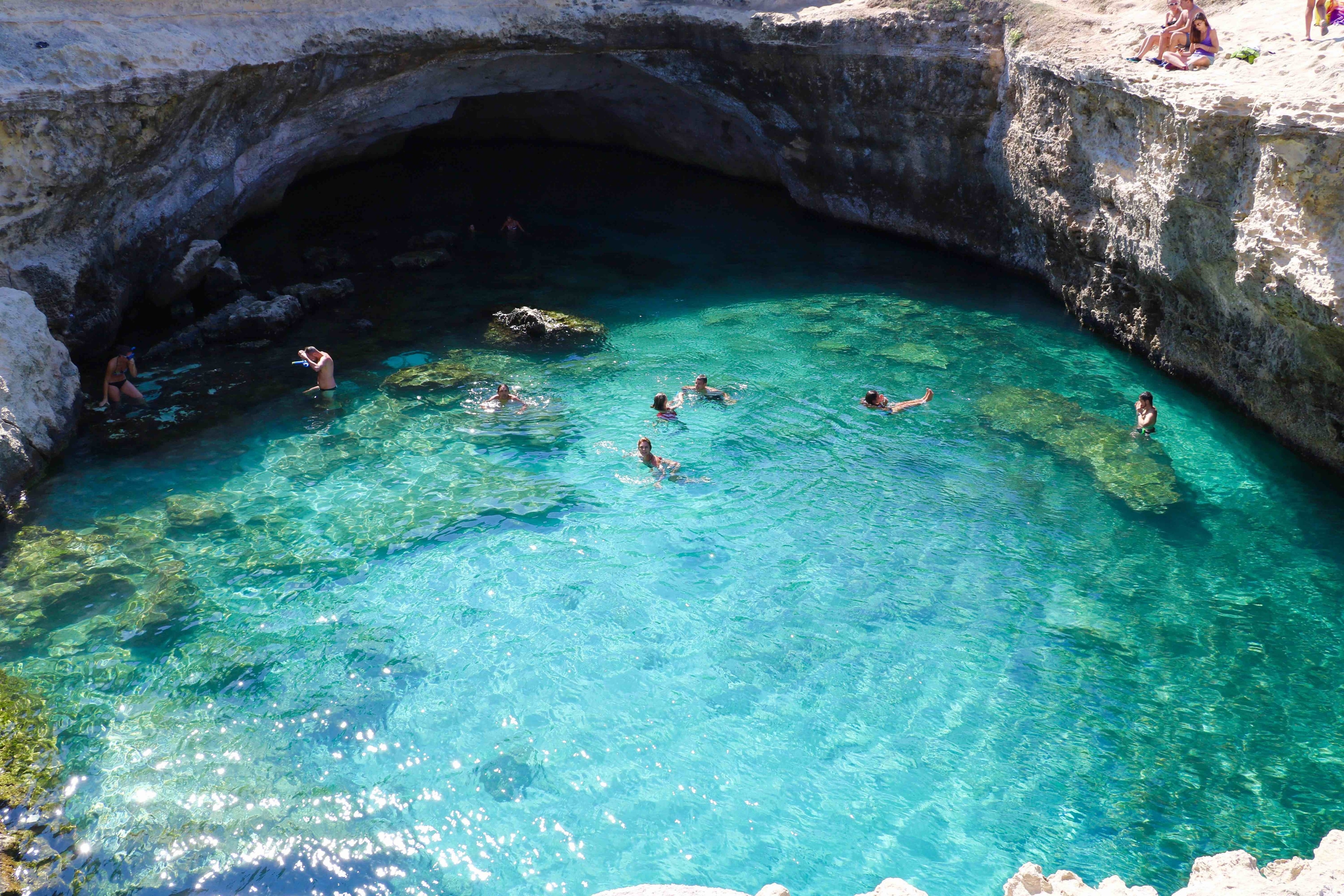 Grotta Della poesia . Com base em Otranto fiz varios passeios