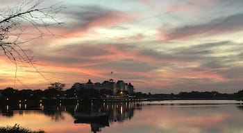 A sunset at the Lighthouse #trovember #florida